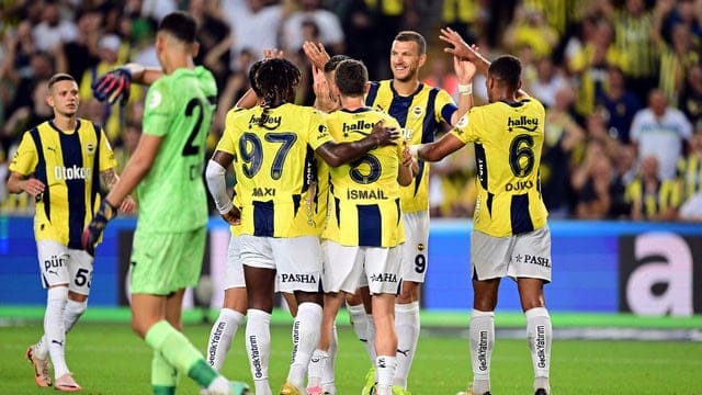 Fenerbahçe Defeats Adana Demirspor 1-0 in Season Opener 1 fenerbahce sevinc 10082024 .b