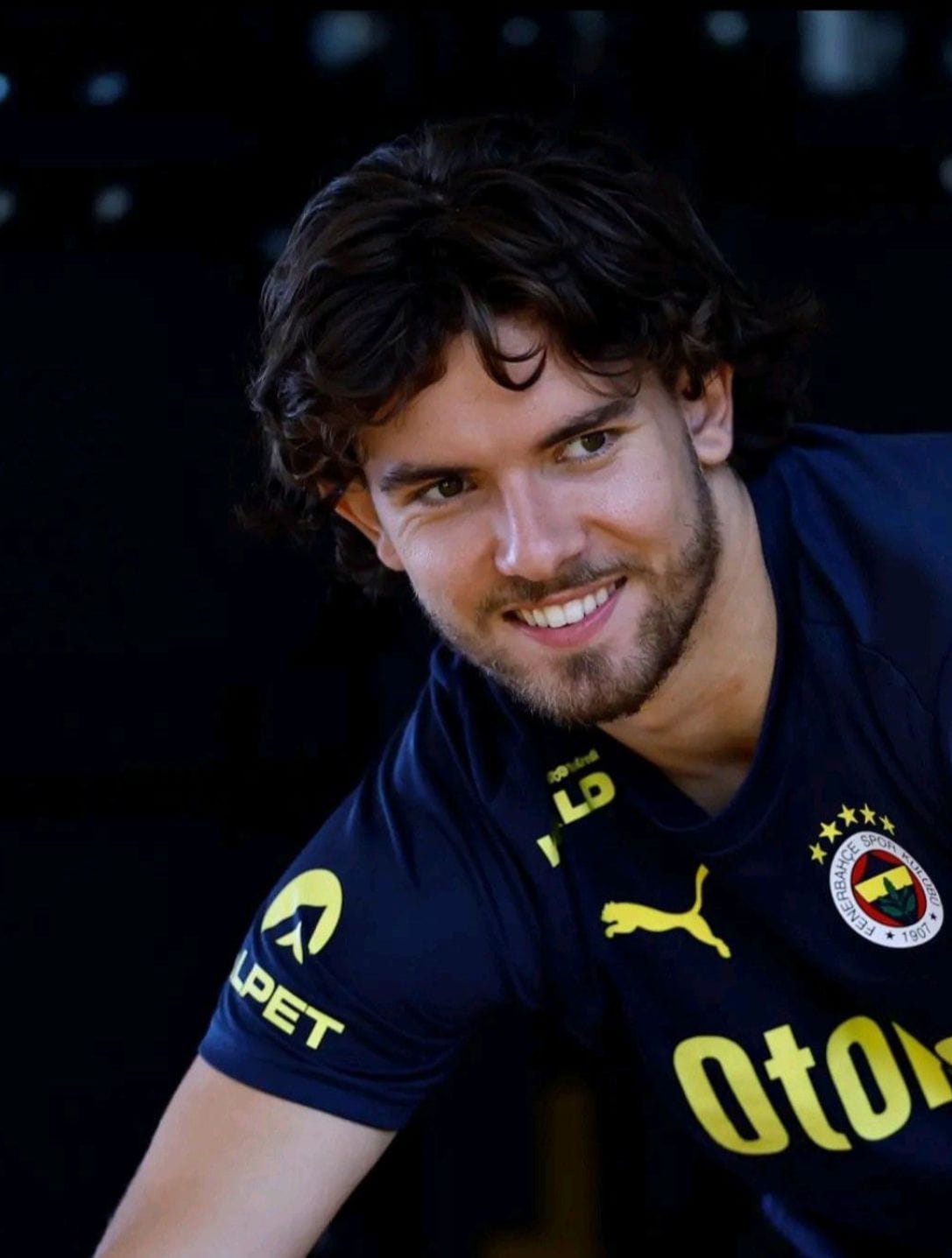 Ferdi Kadıoğlu, who transferred to Brighton, continues to have a strong love for Fenerbahçe. 1 WhatsApp Gorsel 2024 09 04 saat 14.48.59 6b02b712