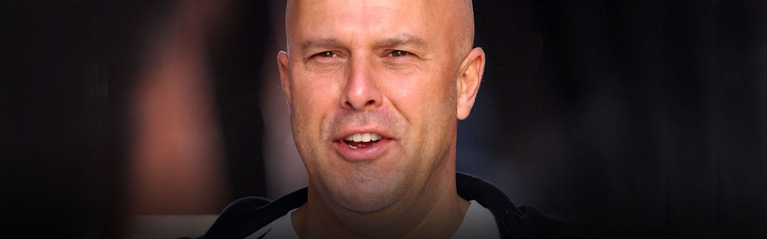 Arne Slot Compares Chelsea's Spending to Man Utd 1 Arne Slot 1