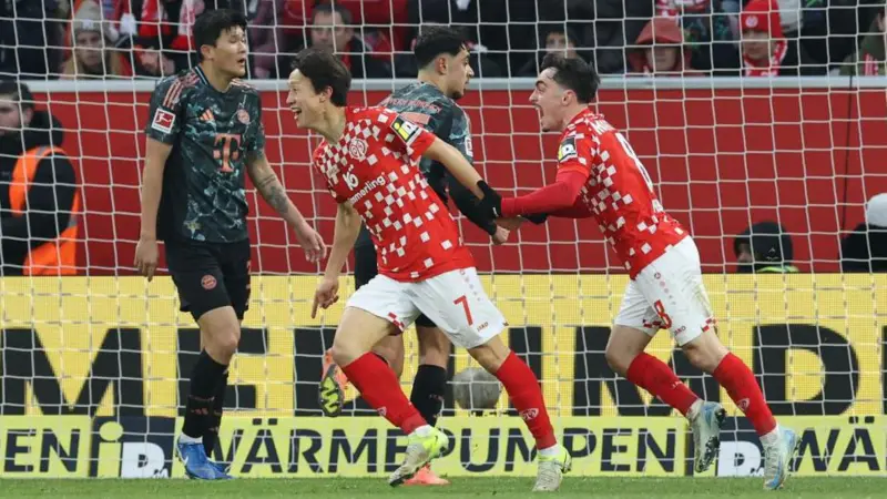 Mainz inflick first Bundesliga defeat on Bayern 2-1 1 008 4
