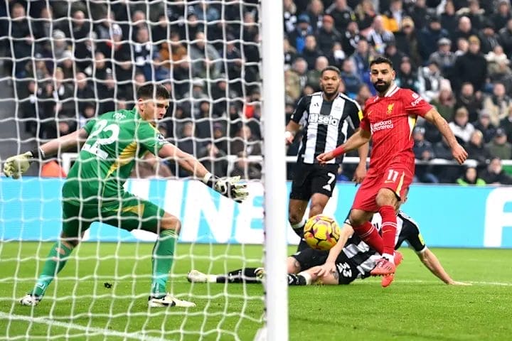 Arne Slot's Tactical Praise for Mohamed Salah Amid Contract Uncertainty 2 image 2 16