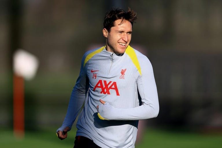 Federico Chiesa Return from Injury: Arne Slot Urges Patience for Winger's Comeback 3 image 44 5