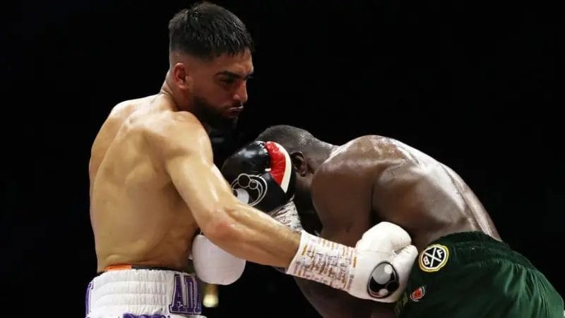 Paperbacks, Media Training & World Titles – Inside Adam Azim’s Rise to the Top 1 Azim detuvo a Ohara Davies en el octavo asalto en el Copper Box Arena de Londres en octubre.