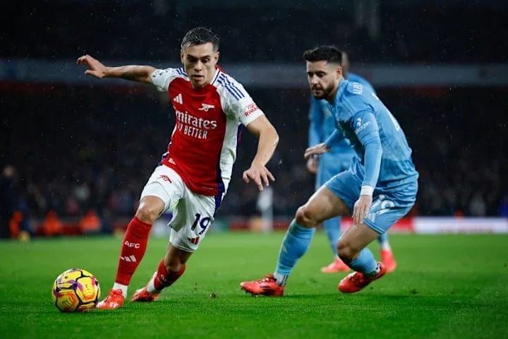Liverpool vs Arsenal: A Comparison of Upcoming Fixtures 3 image 35 27