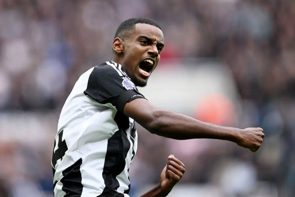 Football Transfer Rumours: Manchester United Offered Osimhen Discount; Liverpool Lead Isak Race 3 image 40 48