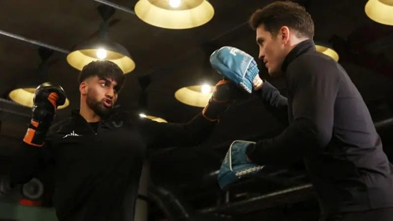 Paperbacks, Media Training & World Titles – Inside Adam Azim’s Rise to the Top 3 El londinense Azim está entrenado por Shane McGuigan