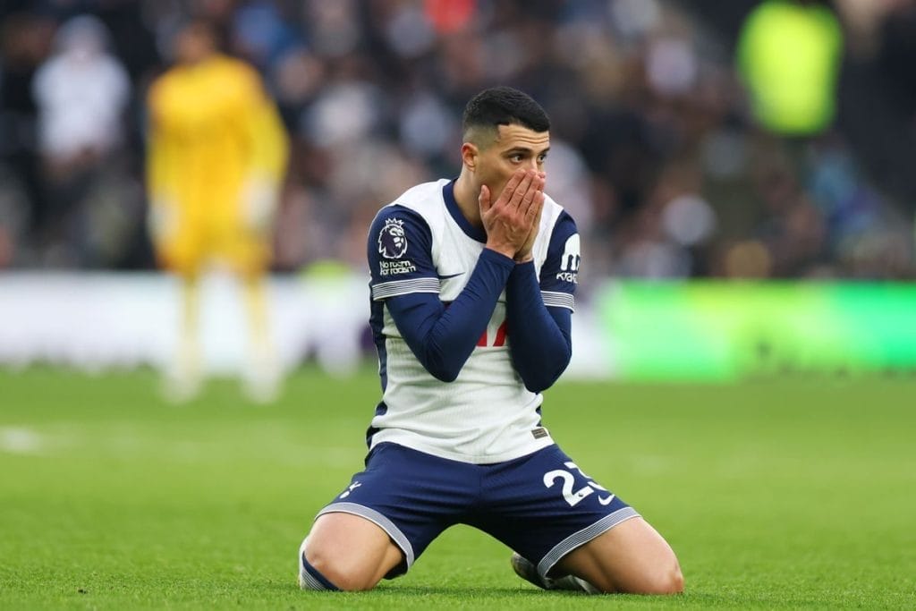 Tottenham Hotspur 1-2 Newcastle United: Isak's Late Goal Propels Newcastle to Another Victory 5 image 7 3