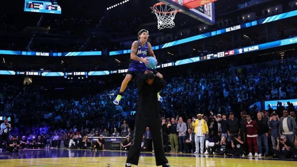 Mac McClung Wins Third Straight NBA Slam Dunk Contest: A Record-Breaking Performance 3 McClung gewann den Titel mit einem Dunk über den 1,80 m großen Cleveland Cavaliers-Spieler Evan Mobley.