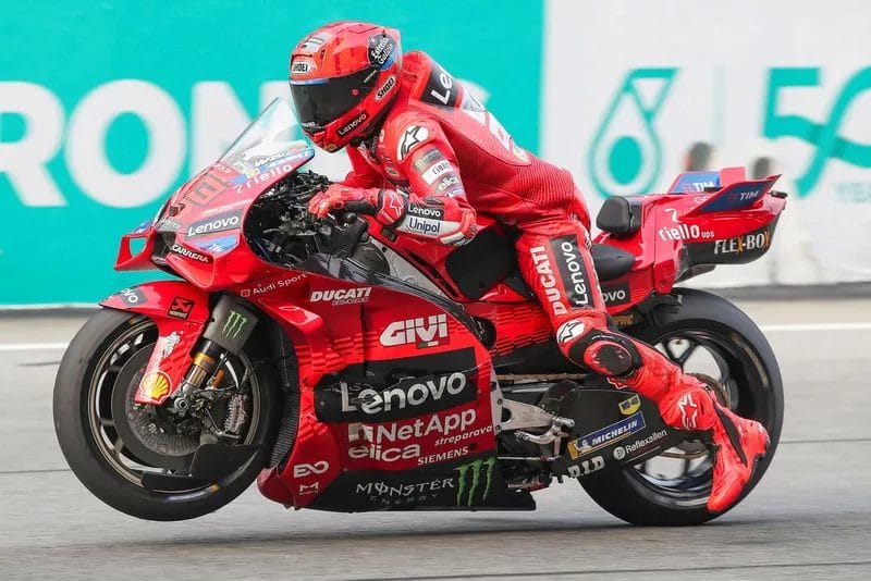 Marc Marquez comfortably outpaced everyone else, includingteammate Francesco Bagnaia, with an average time of 1:57.930 after 10 laps on his factory Ducati on Friday afternoon.