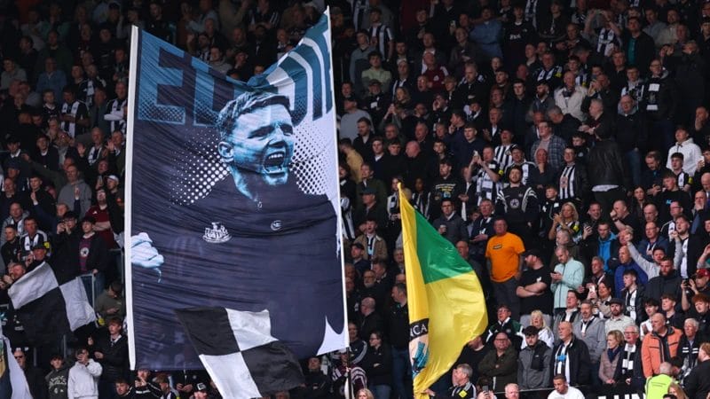 'We had to put a smile on his face' - Newcastle dedicate win to Howe 1 Newcastle United fans held up a banner in support of Eddie Howe during the 4-1 win over Manchester United