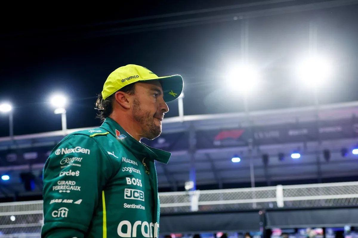 Alonso expresses concern: "It’s going to be really hard to score points this year." 1 Fernando Alonso, Aston Martin Racing Photographer: Zak Mauger