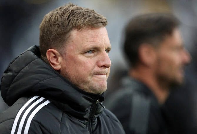 Newcastle manager Eddie Howe recovering from pneumonia
