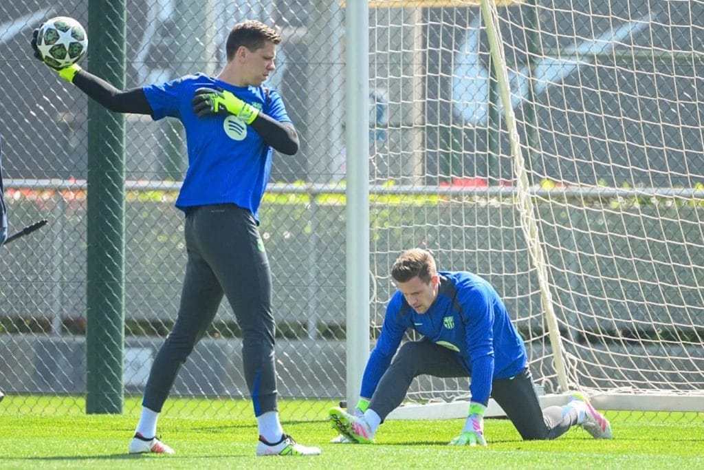 Barcelona Suggest Wojciech Szczesny Contract Decision Already Made 2 Ter Stegen has joined Szczesny in training / JOSEP LAGO/GettyImages