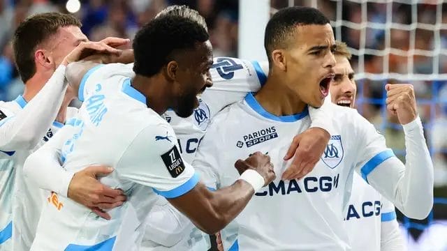 Roberto De Zerbi Backs Mason Greenwood to Shine Again After Dip in Form at Marseille 2 Roberto De Zerbi Confident Mason Greenwood's "Speed and Explosiveness" Will Be Key in Season Run-In