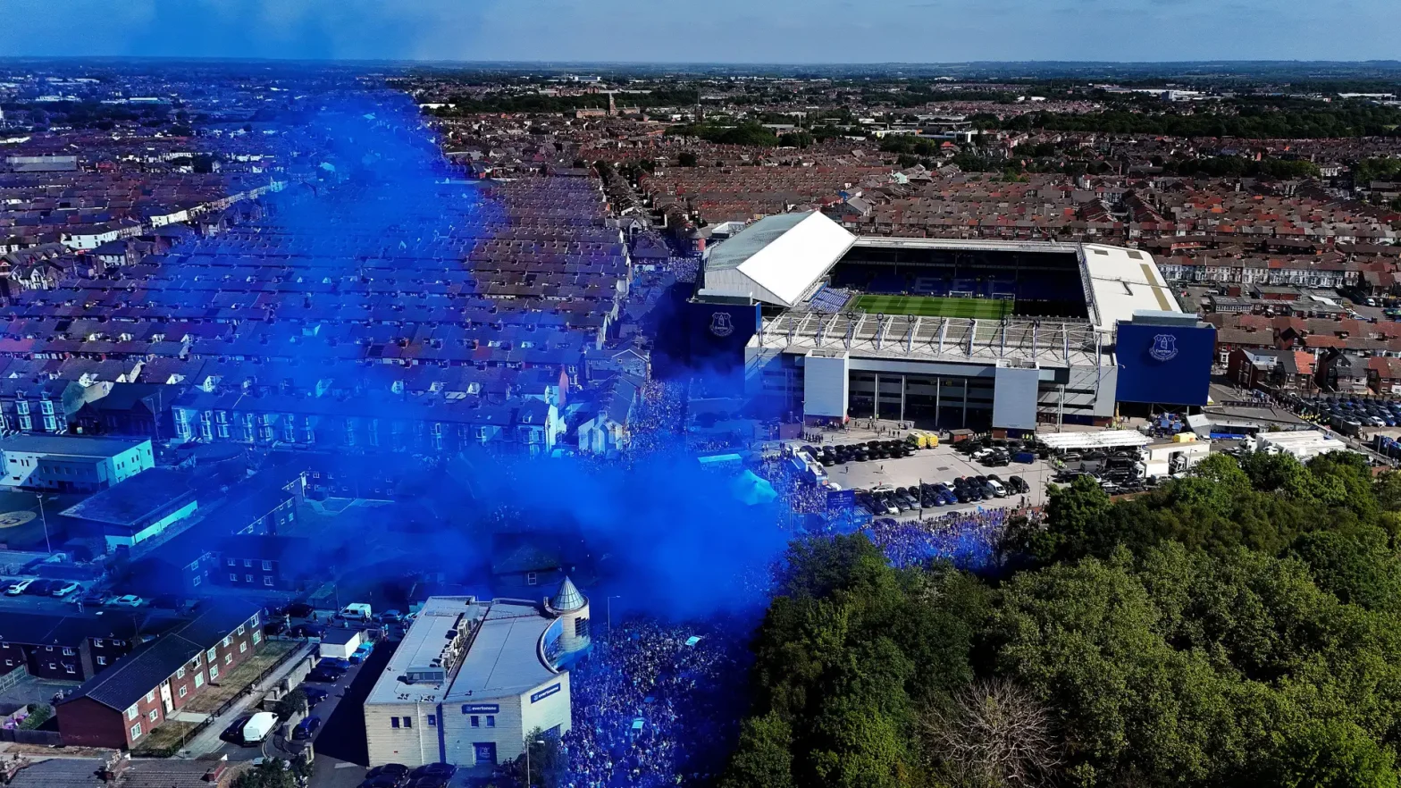 Liverpool have posted a touching tribute to Goodison Park, as city rivals Everton prepare to say goodbye to their historic stadium.