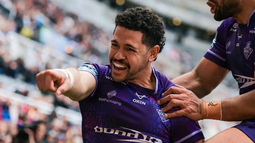Giants Finally Roar: Huddersfield Beat 12-Man Hull for Long-Awaited First Win 1 Jacob Gagai's fourth try of the season helped Huddersfield pick up their first Super League win of the season