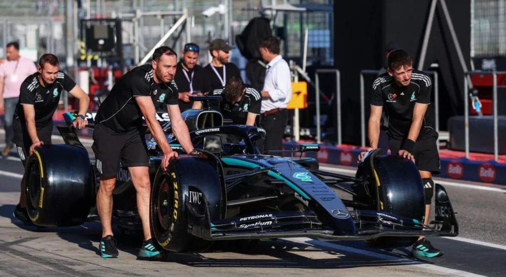 Mercedes crew
