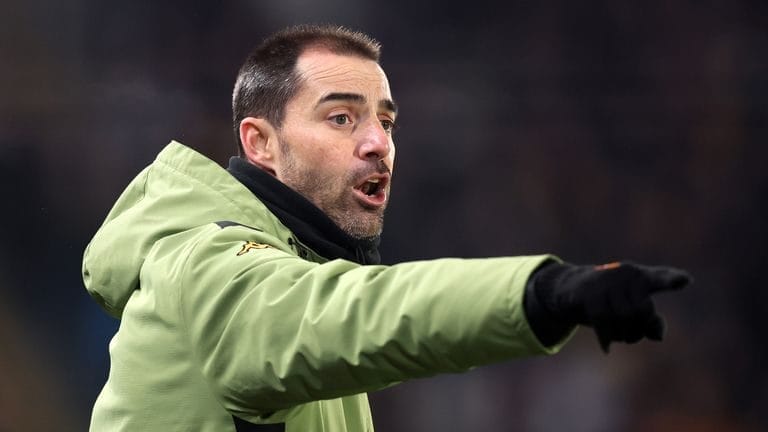 Ruben Selles: Hull to sack third head coach in 12 months as former Reading