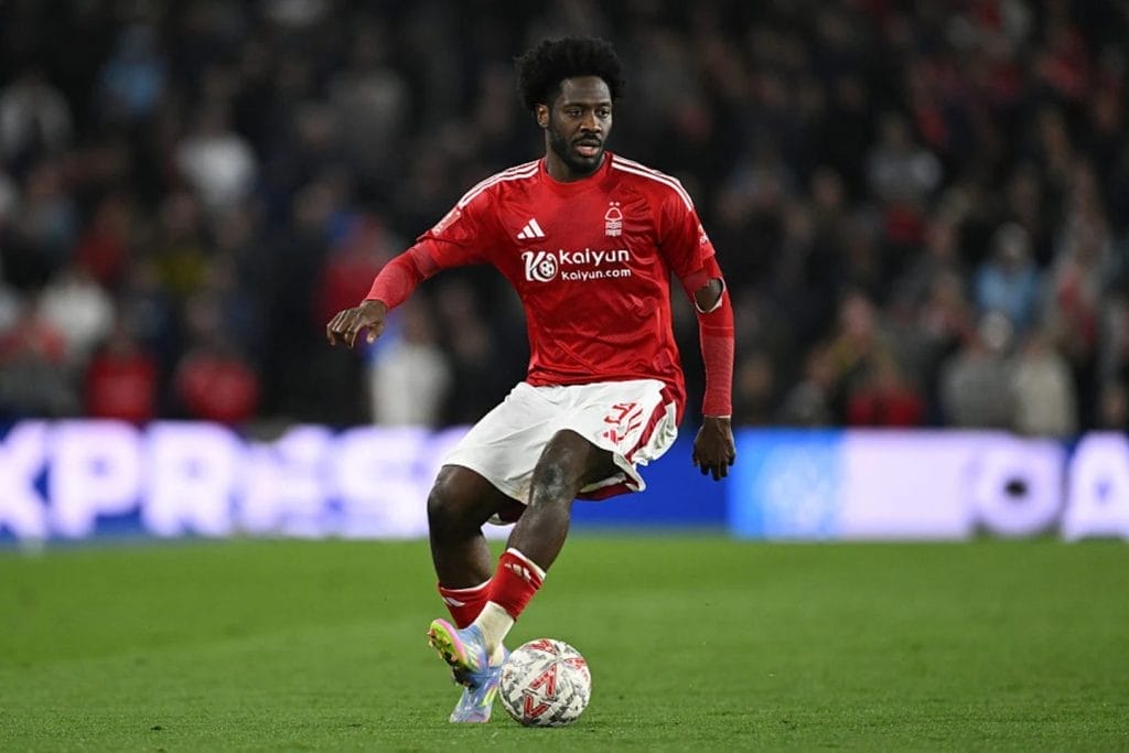 Aina offers his support to Awoniyi / Mike Hewitt/GettyImages
