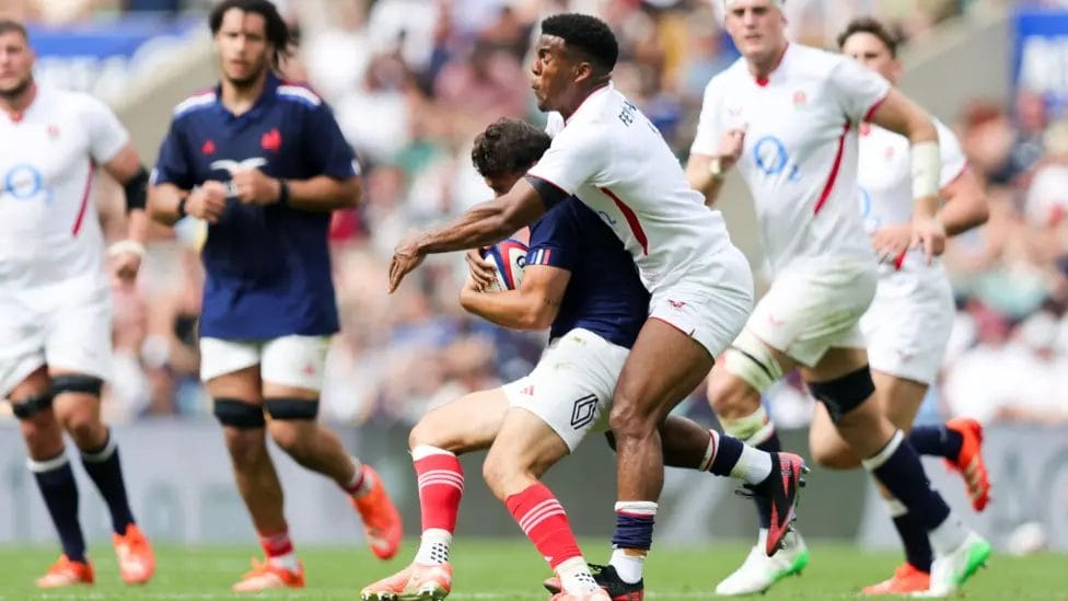 Borthwick Stands by Feyi-Waboso Despite Ban: “Too Good to Leave Out” 1 Immanuel Feyi-Waboso's initial yellow card was upgraded to red after being reviewed by the television match official