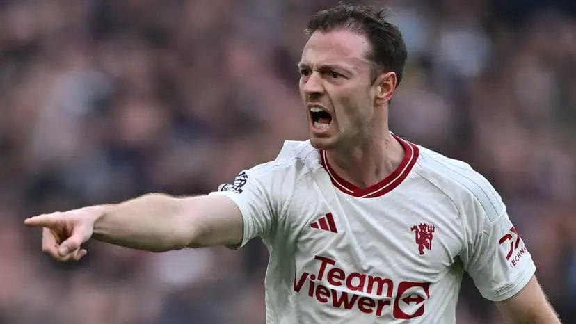 Jonny Evans is reportedly staying with Manchester United after announcing his retirement, with a key transfer role set to be filled.